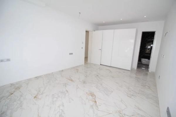 Casa independiente en calle Varsovia Bal, 3