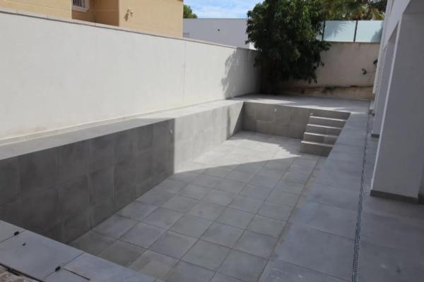 Casa independiente en calle Varsovia Bal, 3