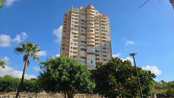 Piso en calle Presidente Adolfo Suárez