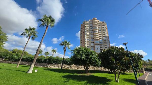 Piso en calle Presidente Adolfo Suárez