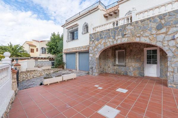 Casa independiente en Urbanització el Tosal