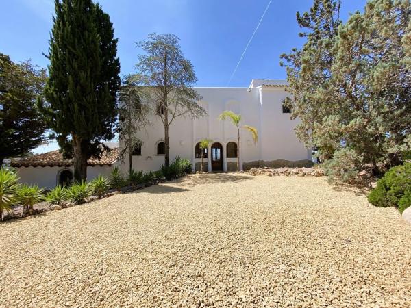 Casa independiente en Partida la Empedrola