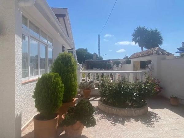 Casa independiente en Урбанисасьон Рокас Бланкас