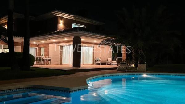 Casa independiente en avenida de Estocolmo