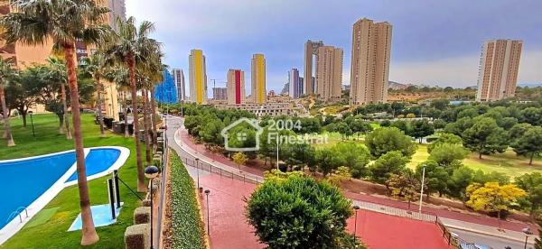 Piso en calle Presidente Adolfo Suárez