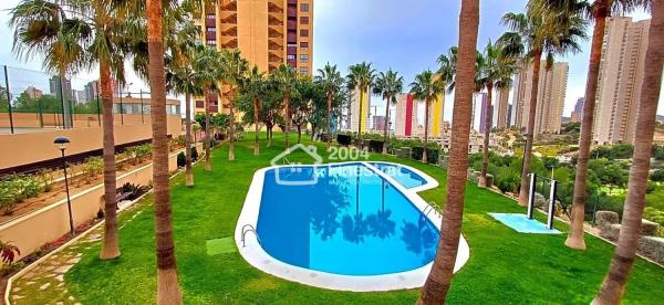 Piso en calle Presidente Adolfo Suárez