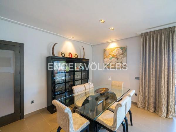 Casa independiente en calle Oviedo, 28