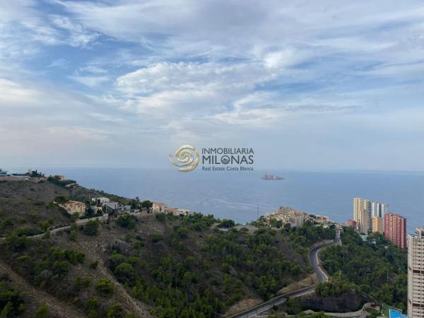 Piso en calle de Viena, 8