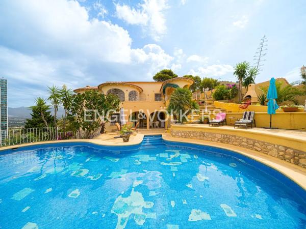 Casa independiente en calle Japón, 6