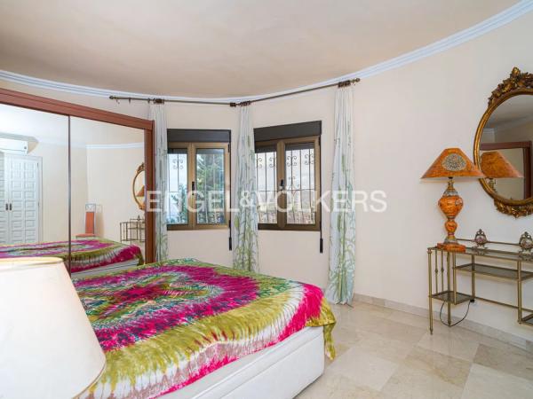 Casa independiente en calle Japón, 6