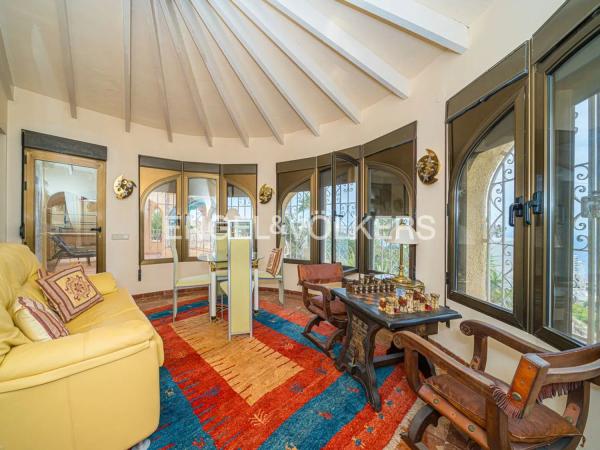 Casa independiente en calle Japón, 6