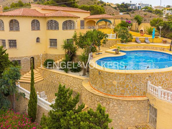 Casa independiente en calle Japón, 6