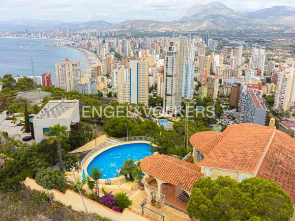 Casa independiente en calle Japón, 6