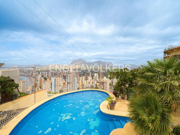 Casa independiente en calle Japón, 6