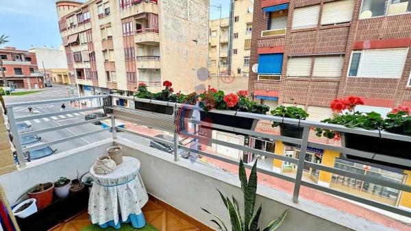 Piso en calle Miguel Hernández, 126