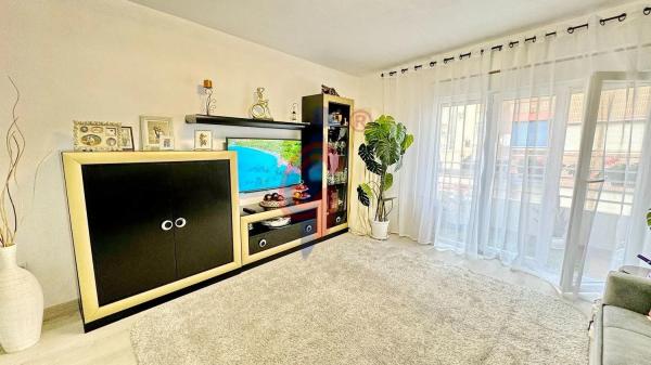 Piso en calle Miguel Hernández, 126