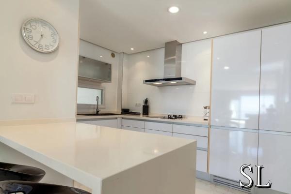 Piso en avenida Europa, 850