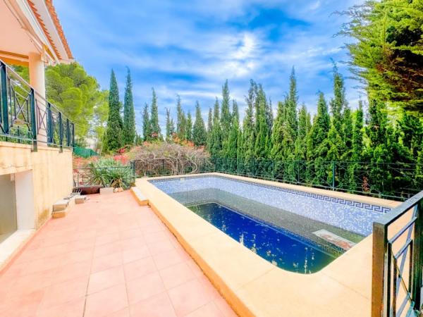 Casa independiente en calle Costa Esmeralda