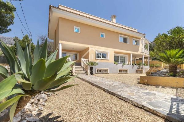 Casa independiente en calle la Colometa