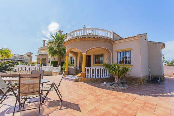 Casa independiente en Urbanizacion el Raso, 51