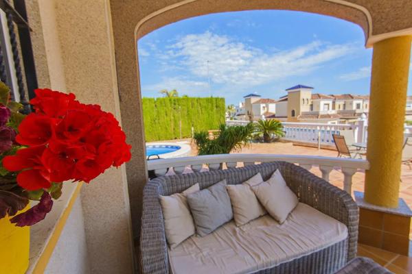 Casa independiente en Urbanizacion el Raso, 51