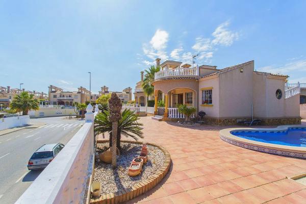 Casa independiente en Urbanizacion el Raso, 51