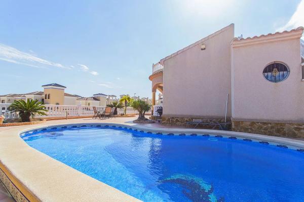 Casa independiente en Urbanizacion el Raso, 51