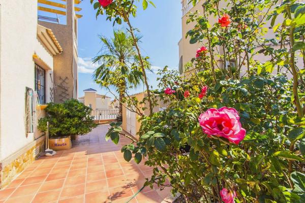 Casa independiente en Urbanizacion el Raso, 51