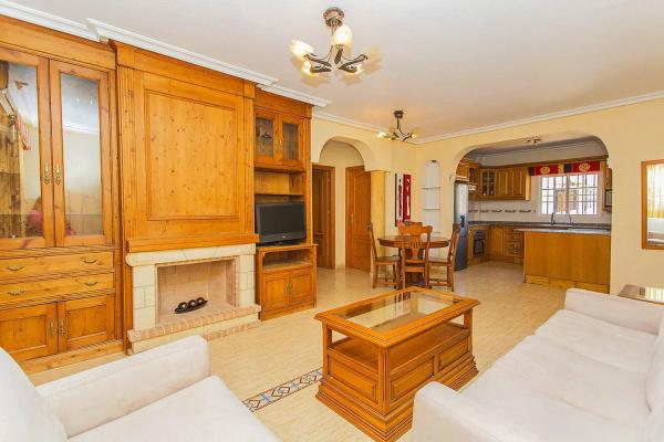 Casa independiente en Urbanizacion el Raso, 51