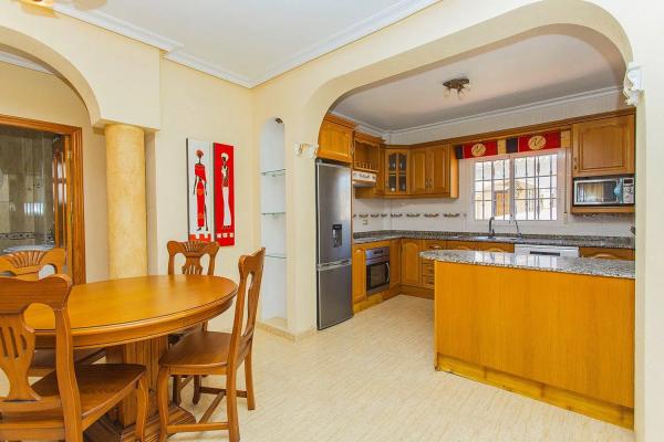 Casa independiente en Urbanizacion el Raso, 51