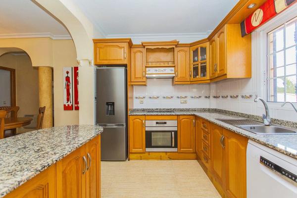 Casa independiente en Urbanizacion el Raso, 51