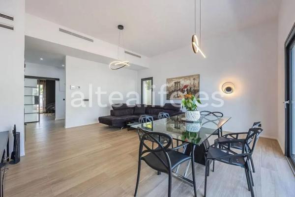 Casa independiente en calle Garrofer