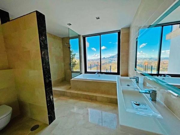 Casa independiente en avenida Avenue Europa