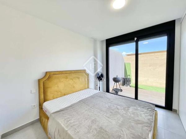 Chalet adosado en calle Edeta