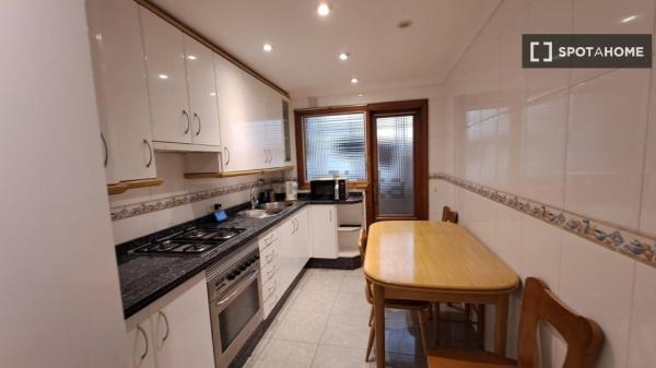 Chambre dans un appartement partagé à Palma