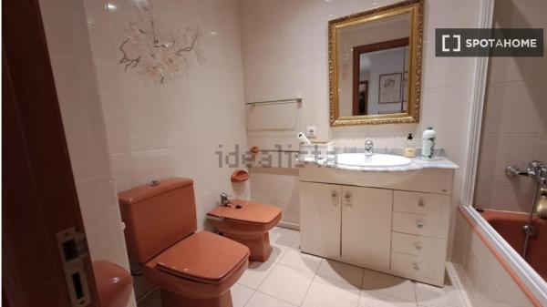 Chambre dans un appartement partagé à Palma