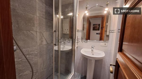 Chambre dans un appartement partagé à Palma