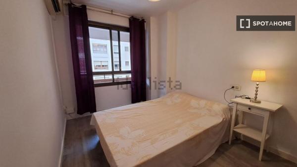 Chambre dans un appartement partagé à Palma