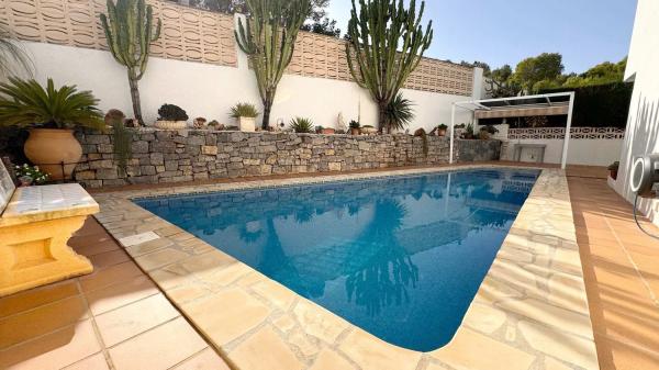 Casa independiente en calle Estrella Polar