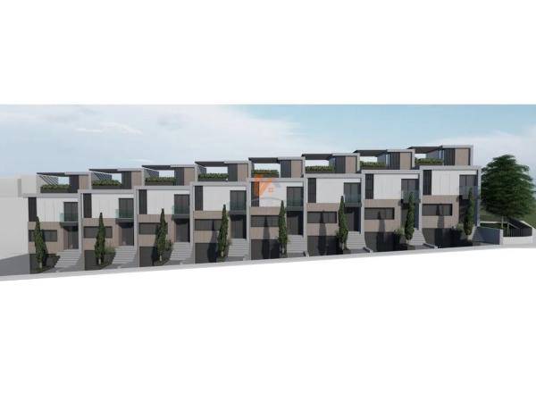 Chalet adosado en calle de Paulo Coelho