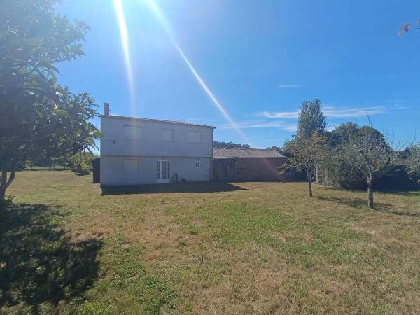 Casa independiente en travesía de Cacheiras