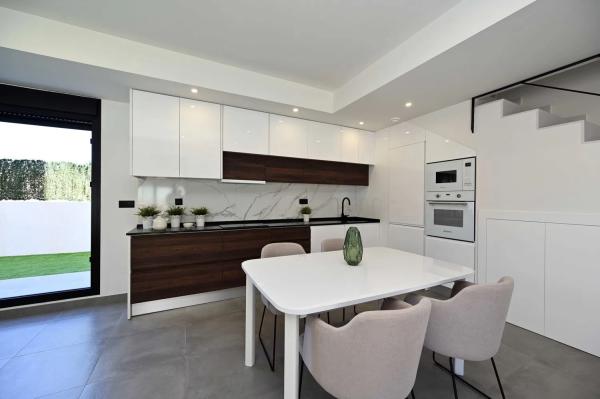 Chalet adosado en calle los Pirineos s/n