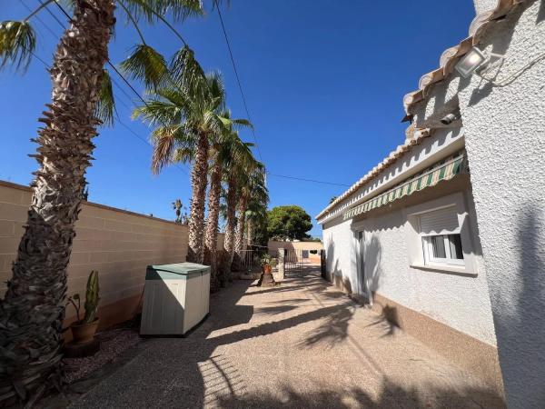 Casa independiente en calle Peñafiel s/n