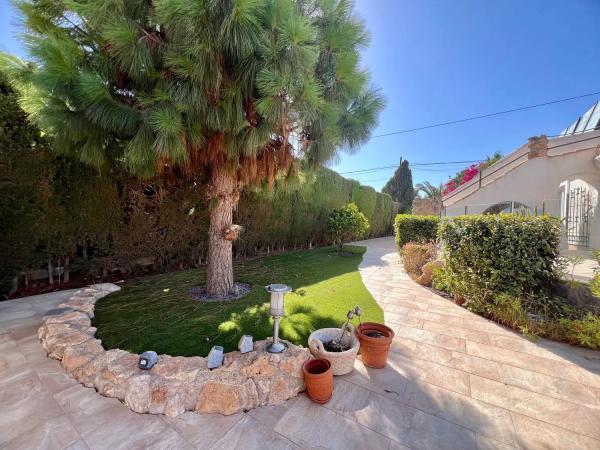 Casa independiente en calle Peñafiel s/n