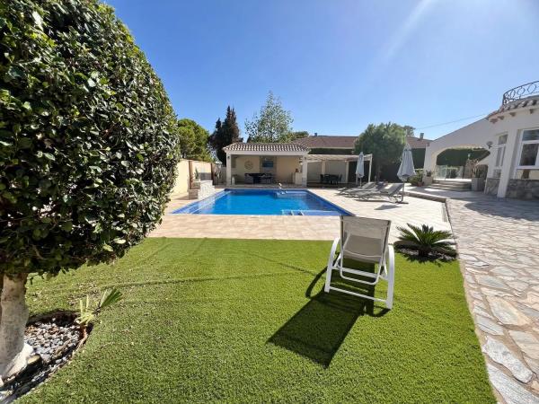 Casa independiente en calle Peñafiel s/n