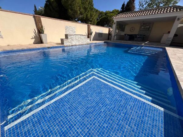 Casa independiente en calle Peñafiel s/n