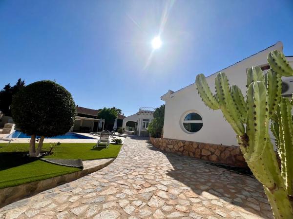 Casa independiente en calle Peñafiel s/n