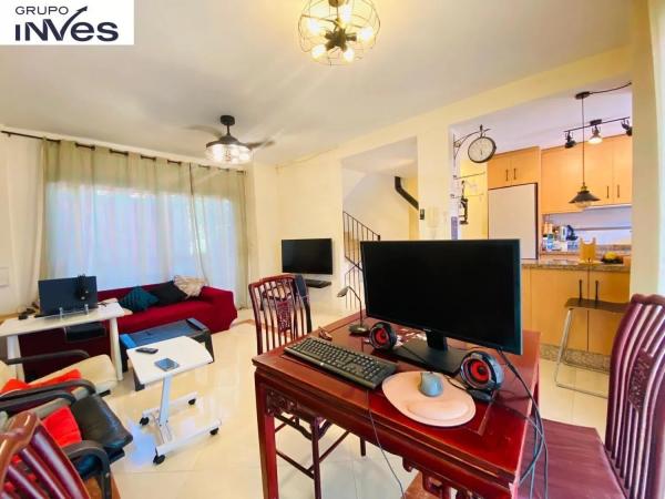 Casa independiente en calle Gigantes y Cabezudos, 10