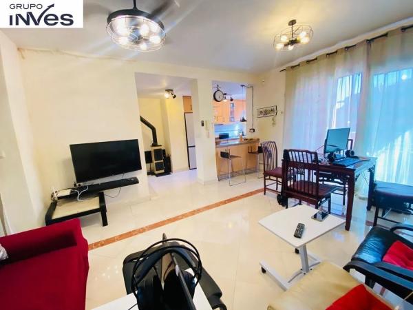 Casa independiente en calle Gigantes y Cabezudos, 10