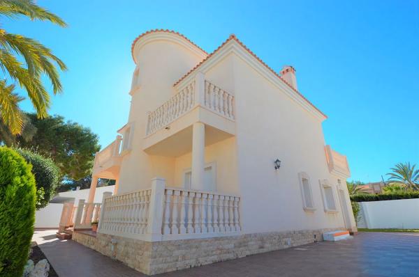 Casa independiente en calle Baliza